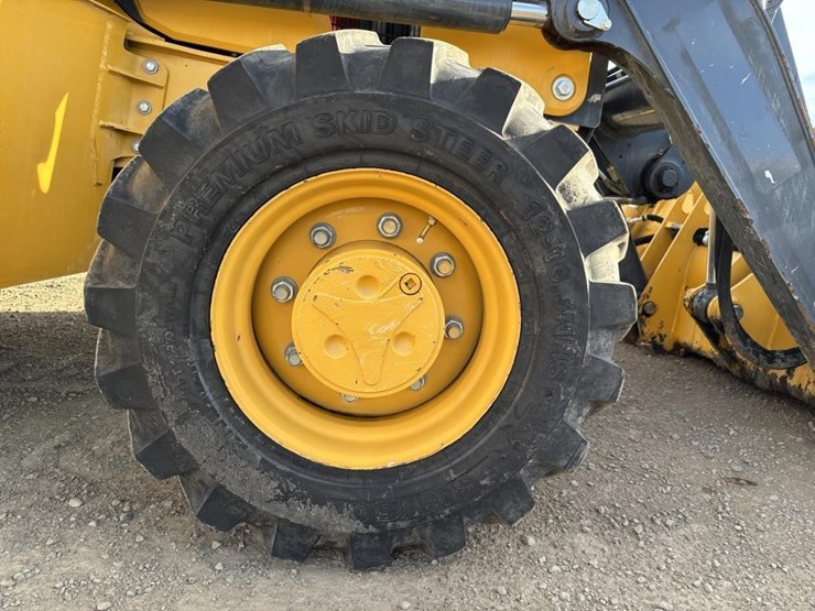 2020-deere-310l-ep-image-29