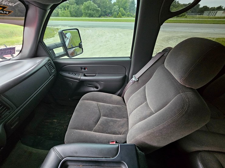 2005-chevrolet-silverado-image-43