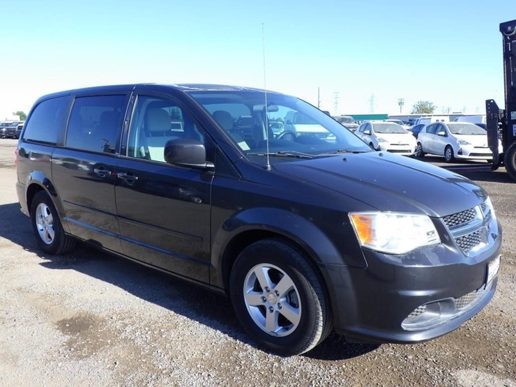 2012-dodge-grand-caravan-image-2