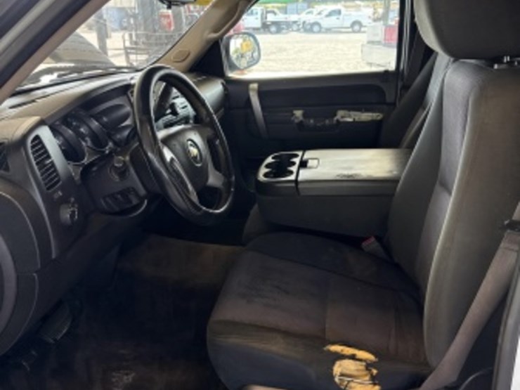2013-chevrolet-silverado-2500hd-image-21