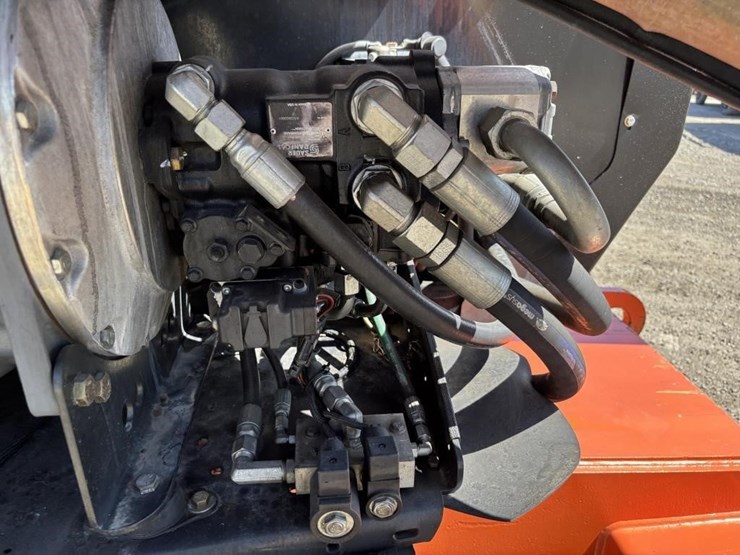 2013-jlg-600aj-image-34