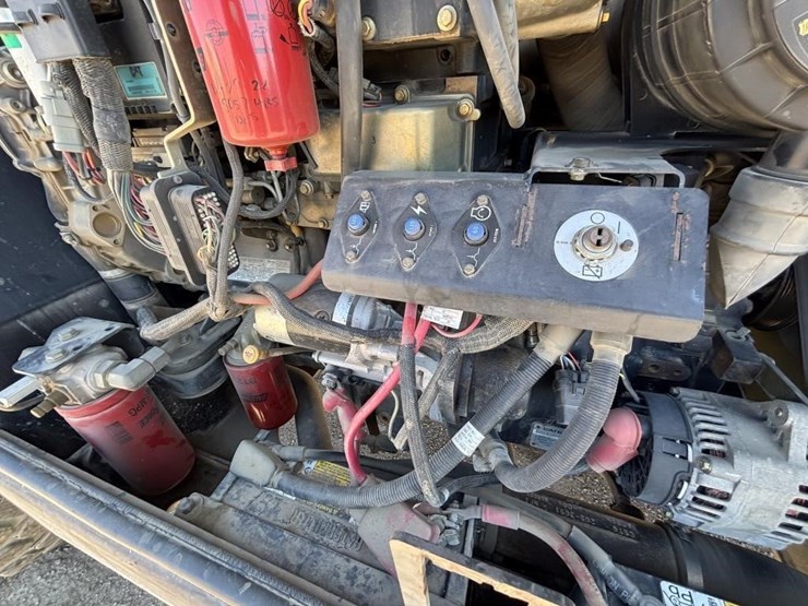 2004-caterpillar-th560b-image-51
