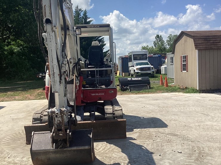 2016-takeuchi-tb260-image-9