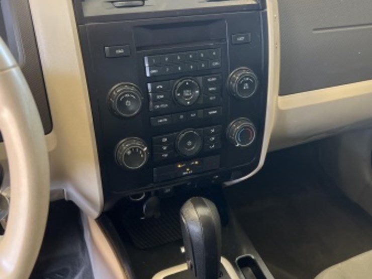 2012-ford-escape-xls-image-18