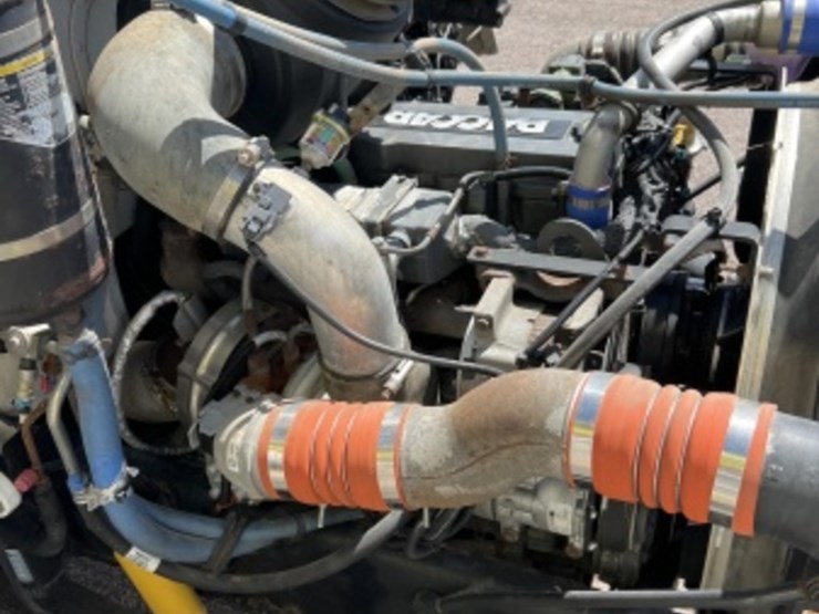 2011-peterbilt-337-image-23