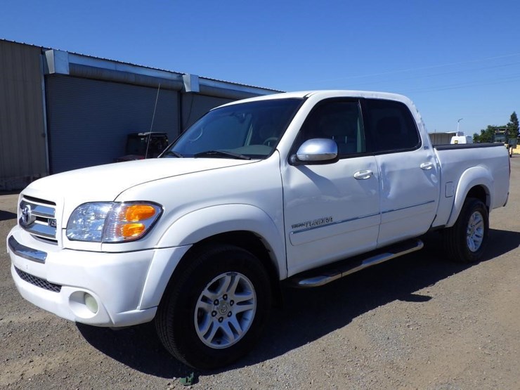 2004-toyota-tundra-image-1