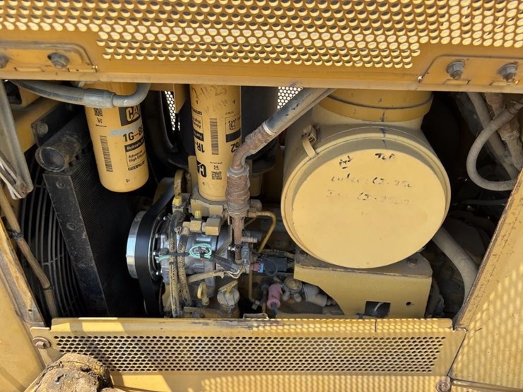 2006-caterpillar-d6n-image-38