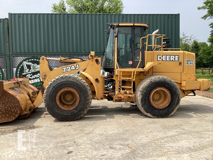 2002-deere-724j-image-1