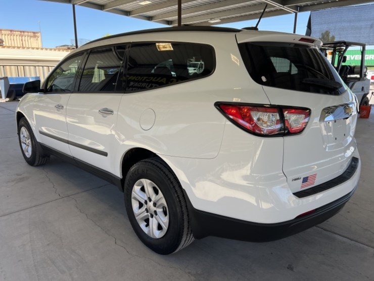 2016-chevrolet-traverse-ls-image-5