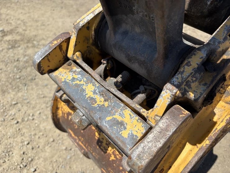2020-deere-17g-image-14