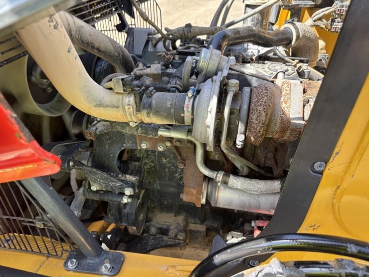 2019-deere-210l-image-44