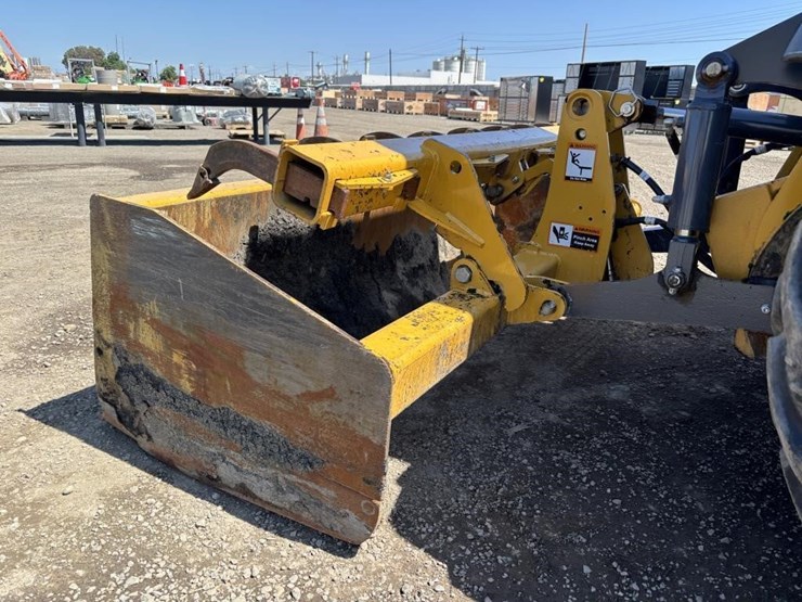 2021-deere-210l-image-16