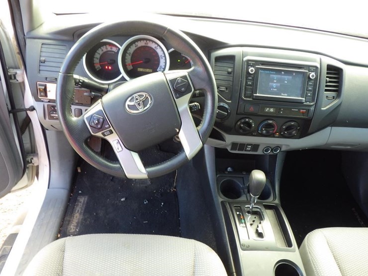 2014-toyota-tacoma-image-8