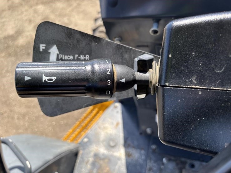 2021-deere-210l-image-31