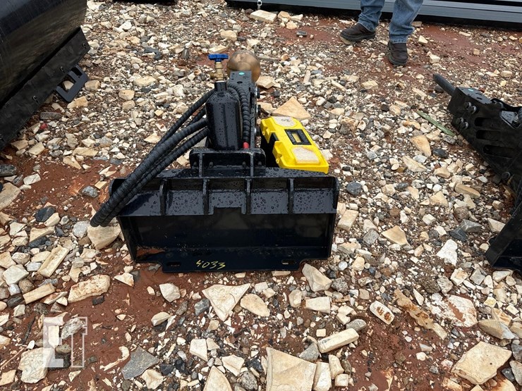 future-mini-skid-steer-hydraulic-driver-image-2