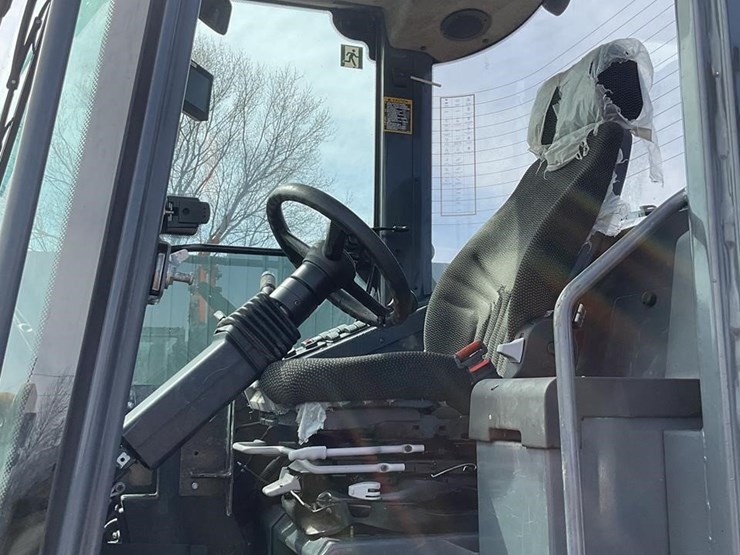 2019-deere-344l-image-12