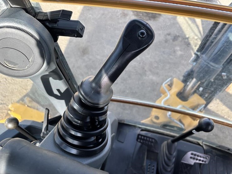 2020-deere-310l-ep-image-44