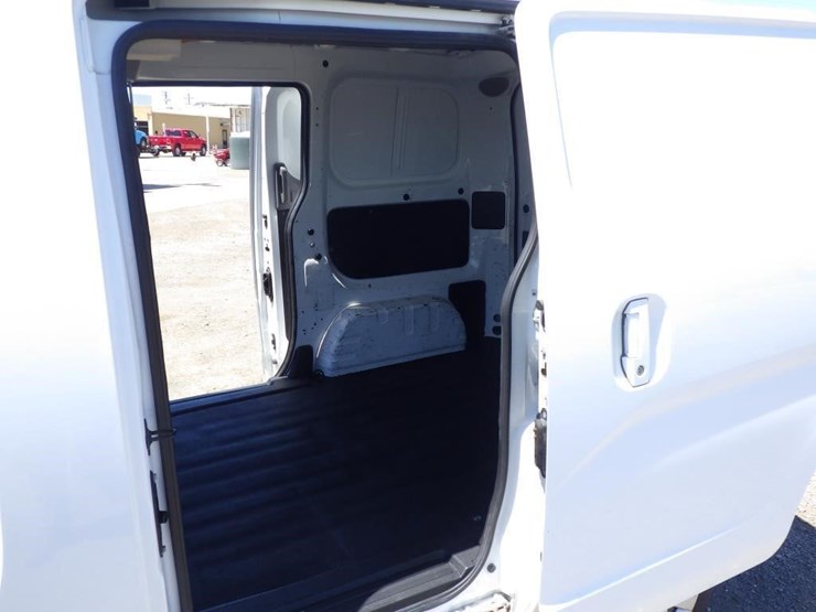 2013-nissan-nv200-image-7