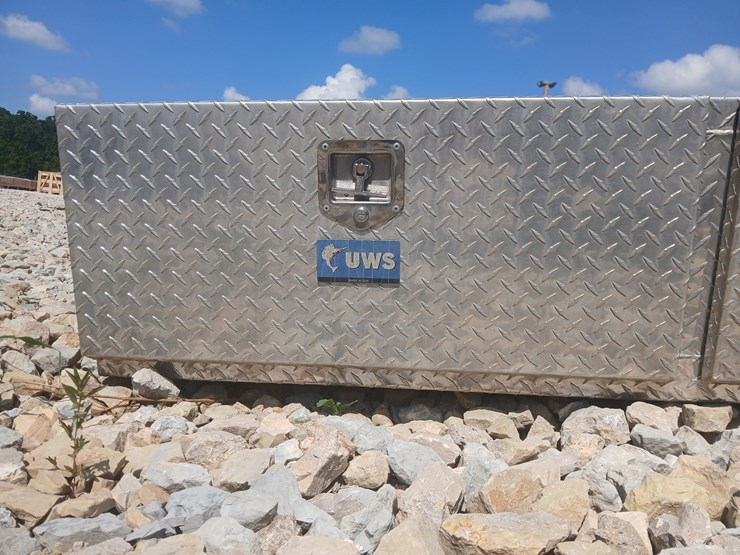 #18858-•-diamond-plate-tool-box-image-10
