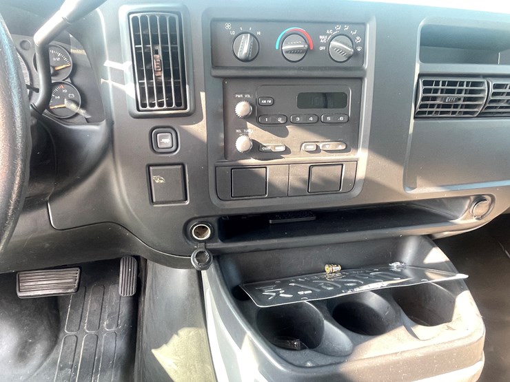 2005-chevrolet-3500-image-47