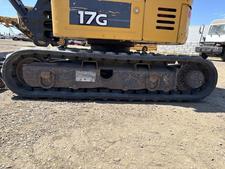 2020-deere-17g-image-21