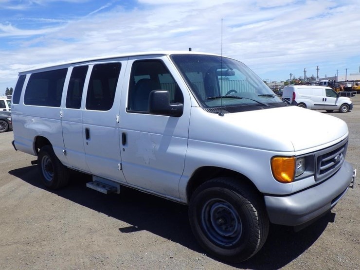 2007-ford-econoline-350-image-2