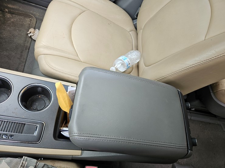 2011-chevrolet-traverse-image-28