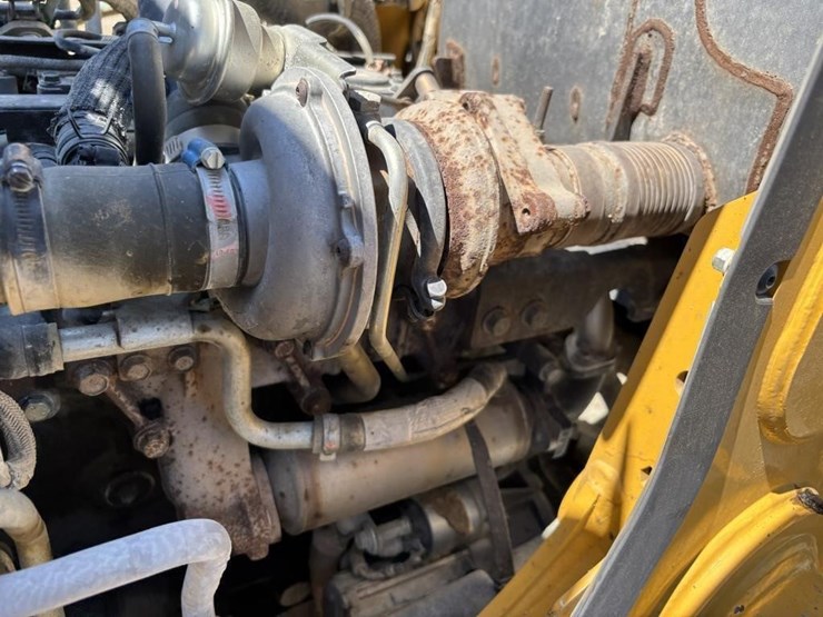2020-deere-310l-ep-image-57
