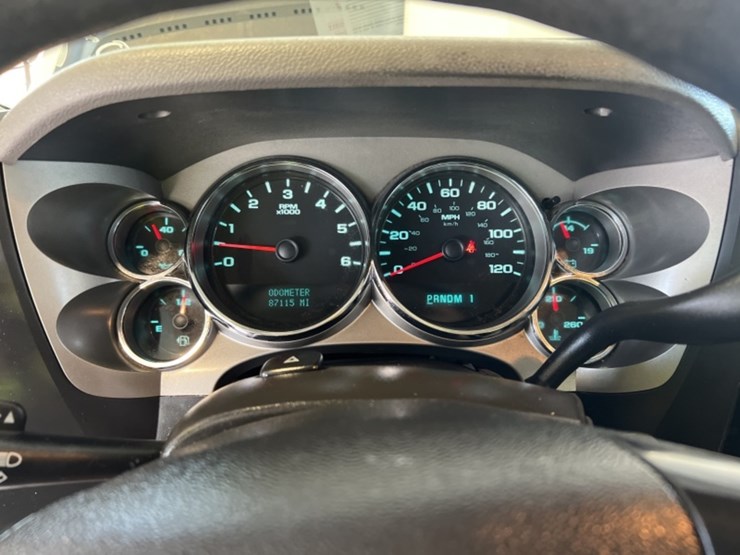 2012-chevrolet-silverado-3500hd-image-22