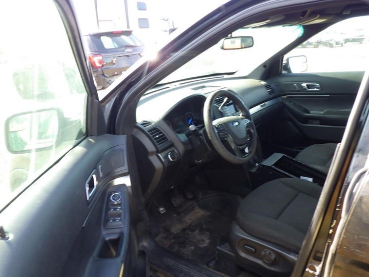 2017-ford-explorer-image-5