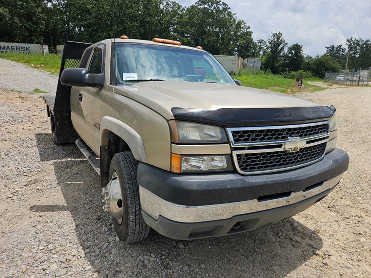 2005-chevrolet-silverado-3500-image-15
