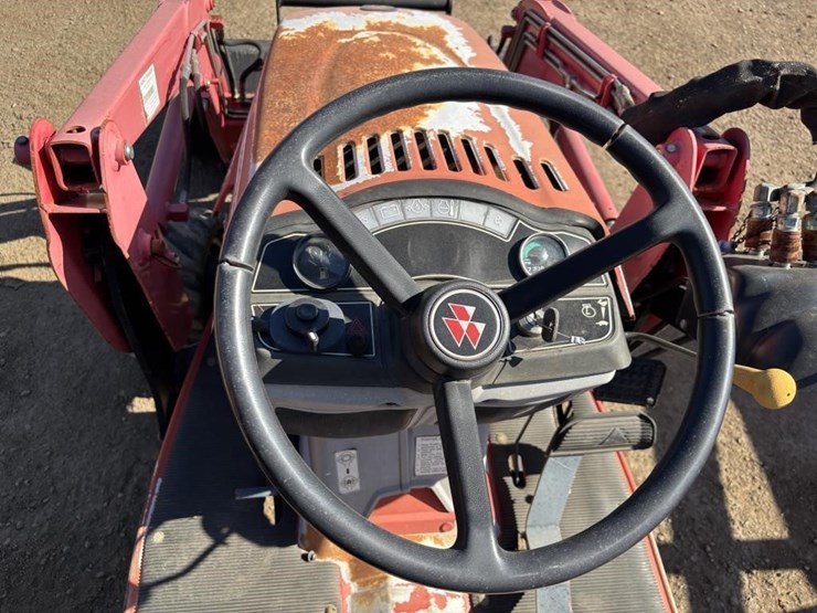 massey-ferguson-gc2310-image-15