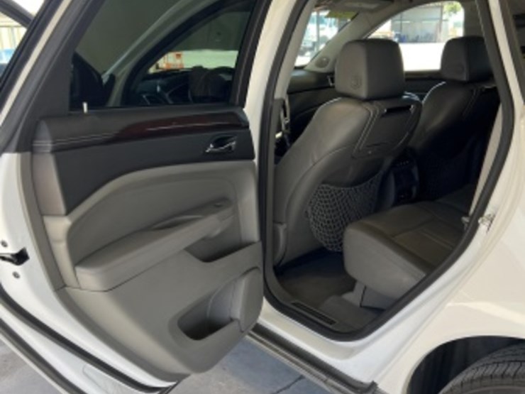 2010-cadillac-srx-image-24