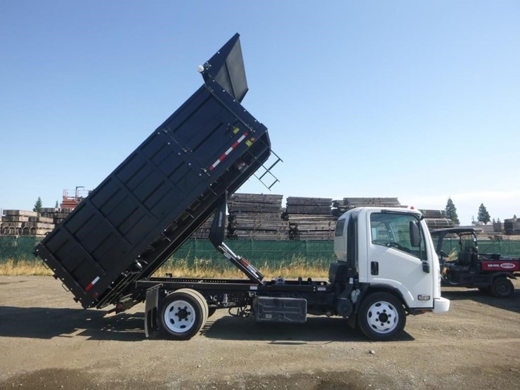 2017-isuzu-nqr-image-9