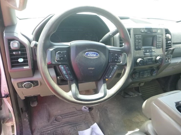 2017-ford-f550-image-13