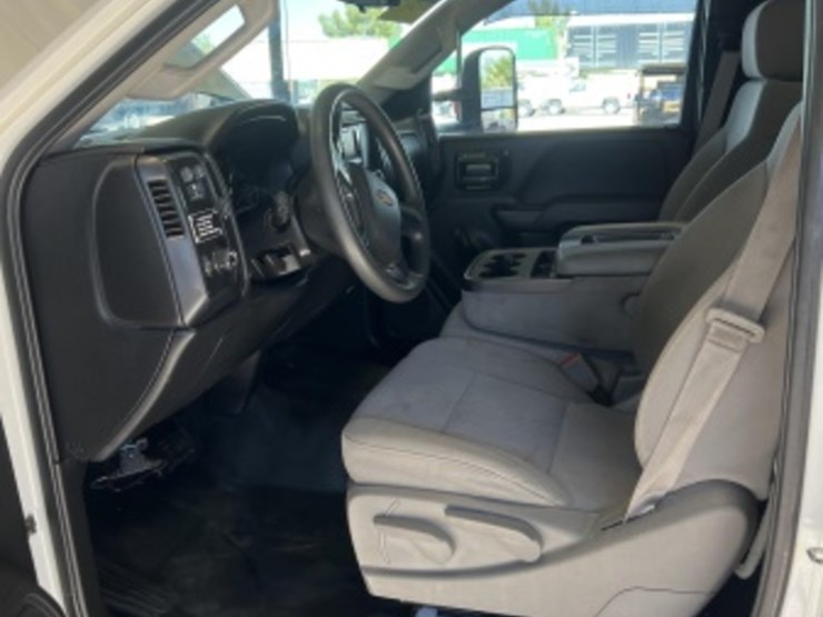 2015-chevrolet-silverado-3500hd-image-29