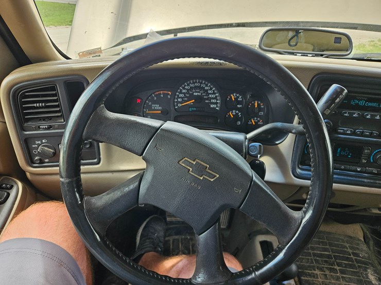 2005-chevrolet-silverado-3500-image-32