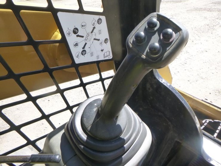 2019-caterpillar-249d-image-17