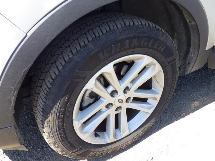 2015-ford-explorer-image-13