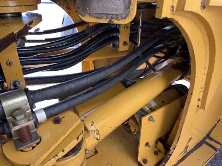 caterpillar-928g-image-33