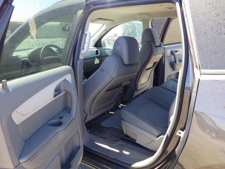 2017-chevrolet-traverse-image-8
