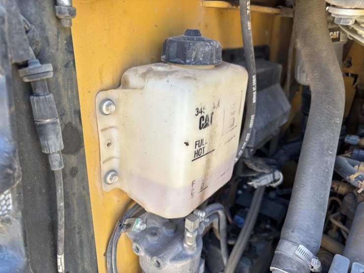 2018-caterpillar-262d-image-38