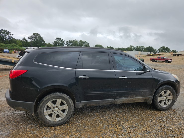 2011-chevrolet-traverse-image-10