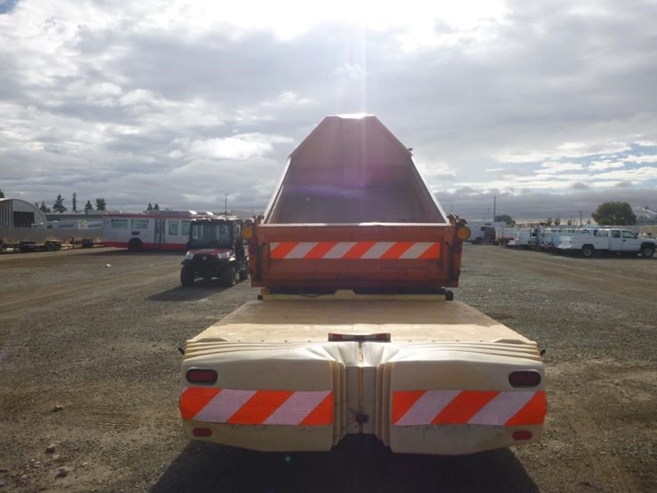 2001-freightliner-fl70-image-7