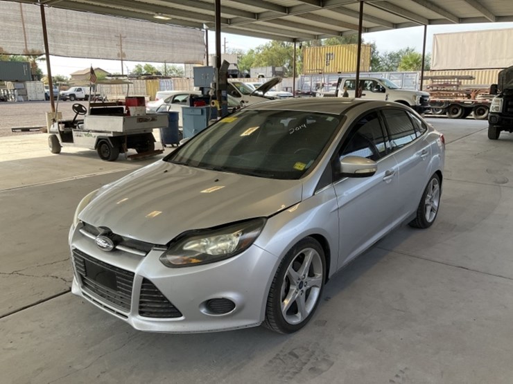 2014-ford-focus-sdn-image-4