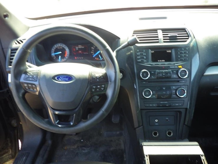 2017-ford-explorer-image-9