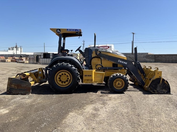 2021-deere-210l-image-7
