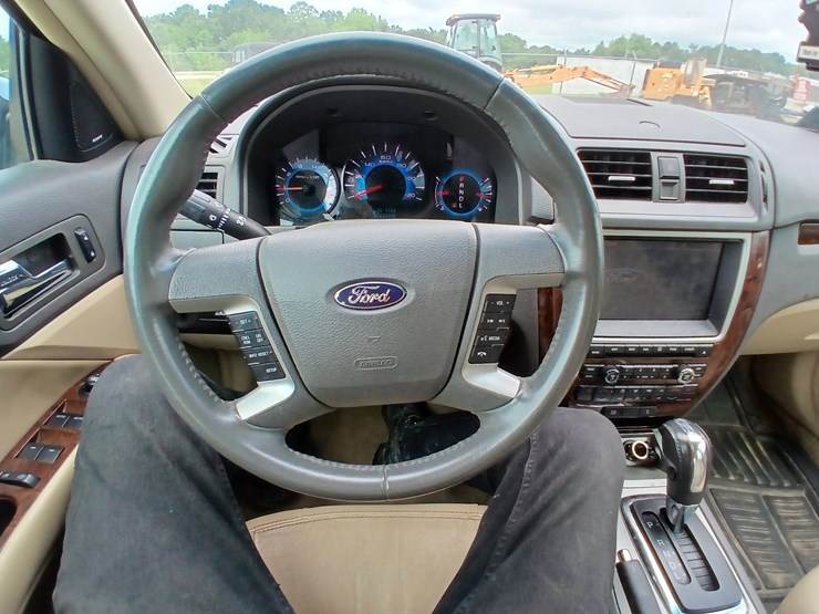 #20656-•-2012-ford-fusion-passenger-car-image-31