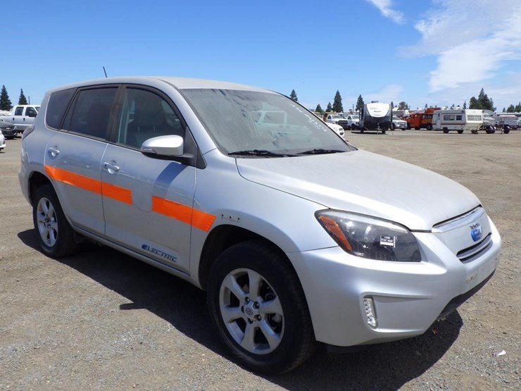 2014-toyota-rav4-image-2