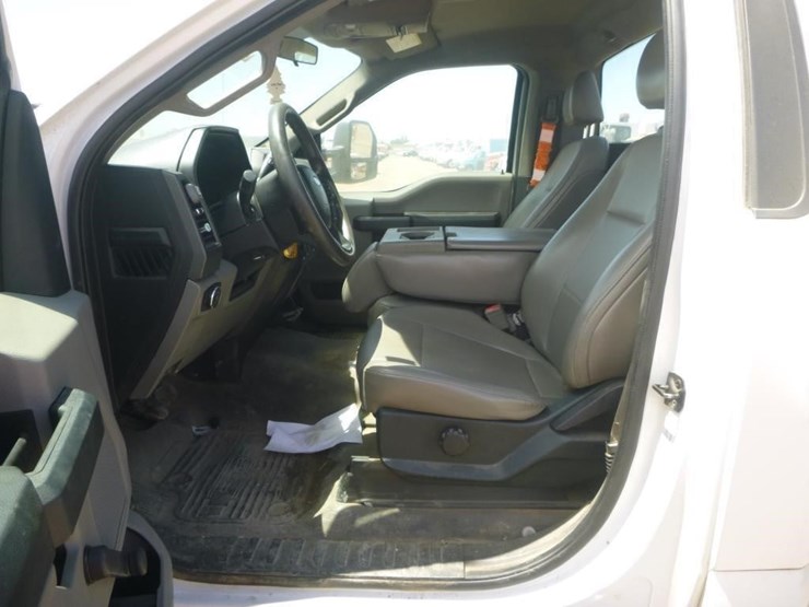 2017-ford-f550-image-11